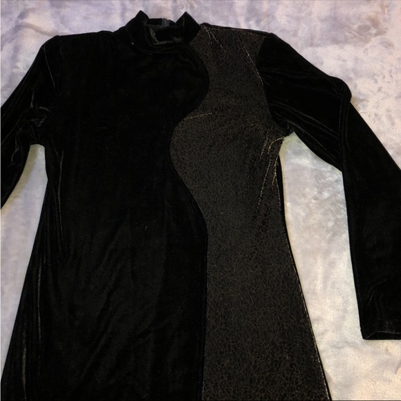 Velvet European black maxi dress with unique triangle print - Picture 3 of 12